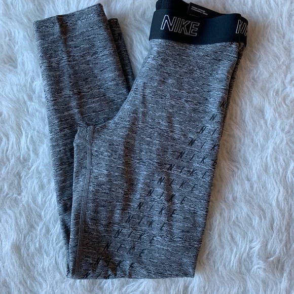 NWT Nike Victory Tight Fit Cropped Legging - Picture 5 of 8